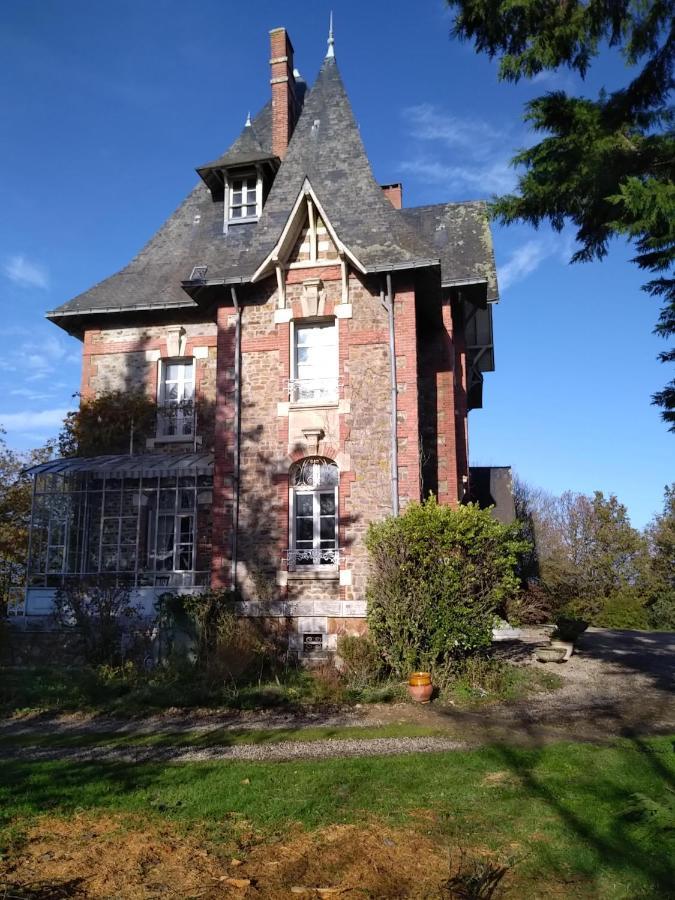 Le Manoir Des Rochers Bouere Exterior foto
